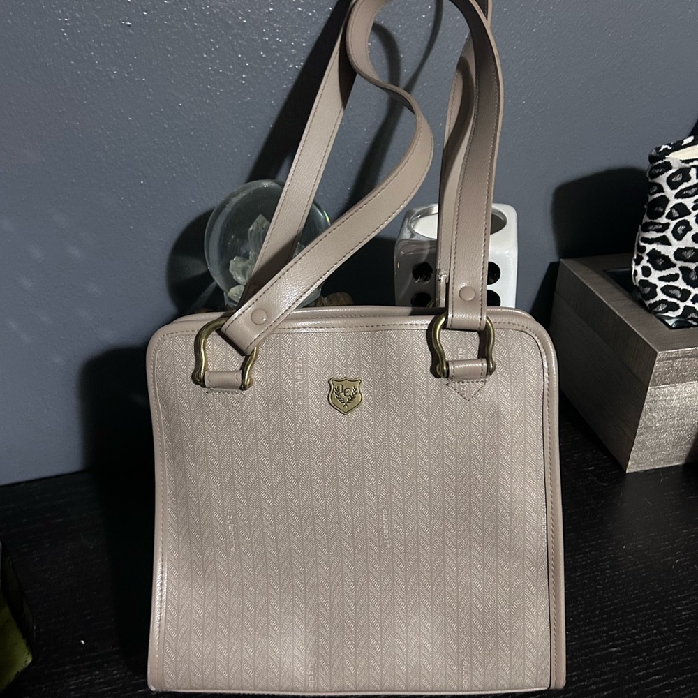 Liz Claiborne Cream Shoulder Bag with Structured Design